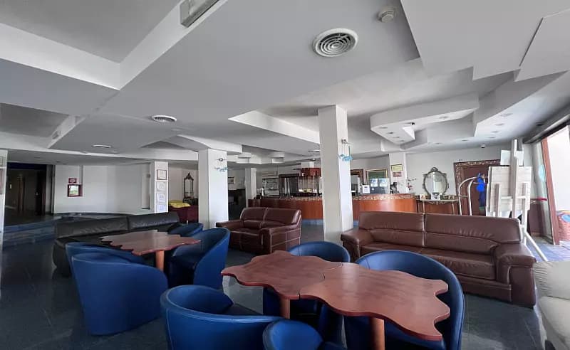 bar