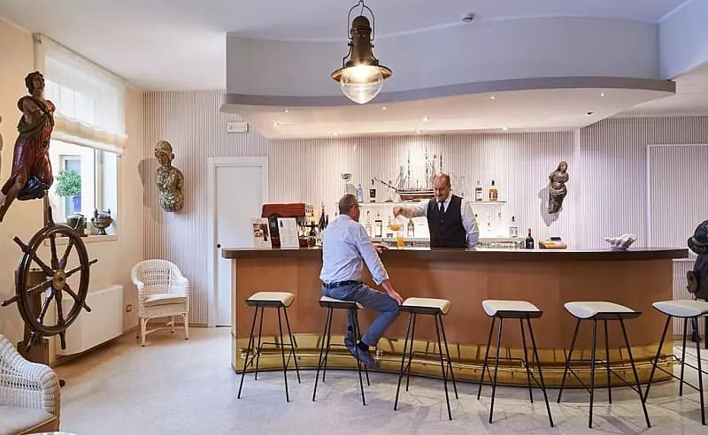 bar